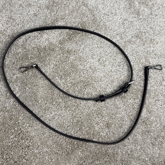 Michael Kors Jet Set Travel Tote Small - Black and White - Picture 14 of 16